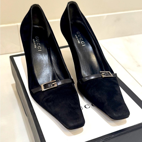 Gucci By Tom Ford 90s Black Suede Pointed Toe Kitten Hell Leather Strap GG Pumps - Picture 3 of 9